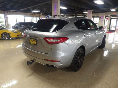 Used 2018 Maserati Levante GranLusso AWD/4WD image 6