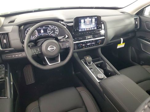 New 2025 Nissan Pathfinder SL image 15