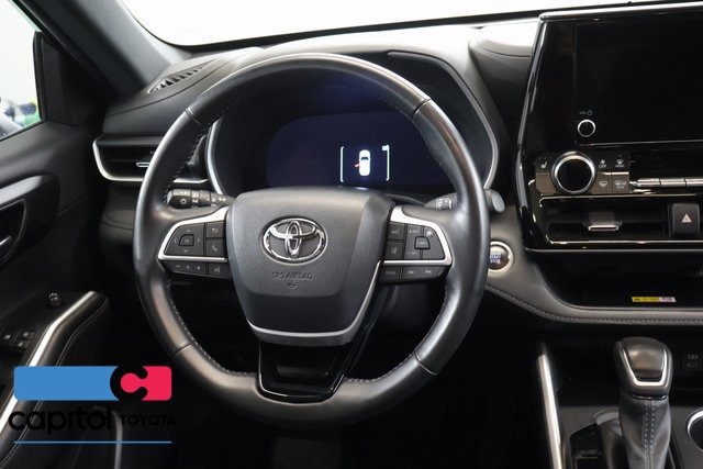 Used 2025 Toyota Highlander XSE AWD/4WD image 15