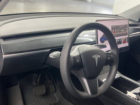 Used 2022 Tesla Model Y Long Range image 7