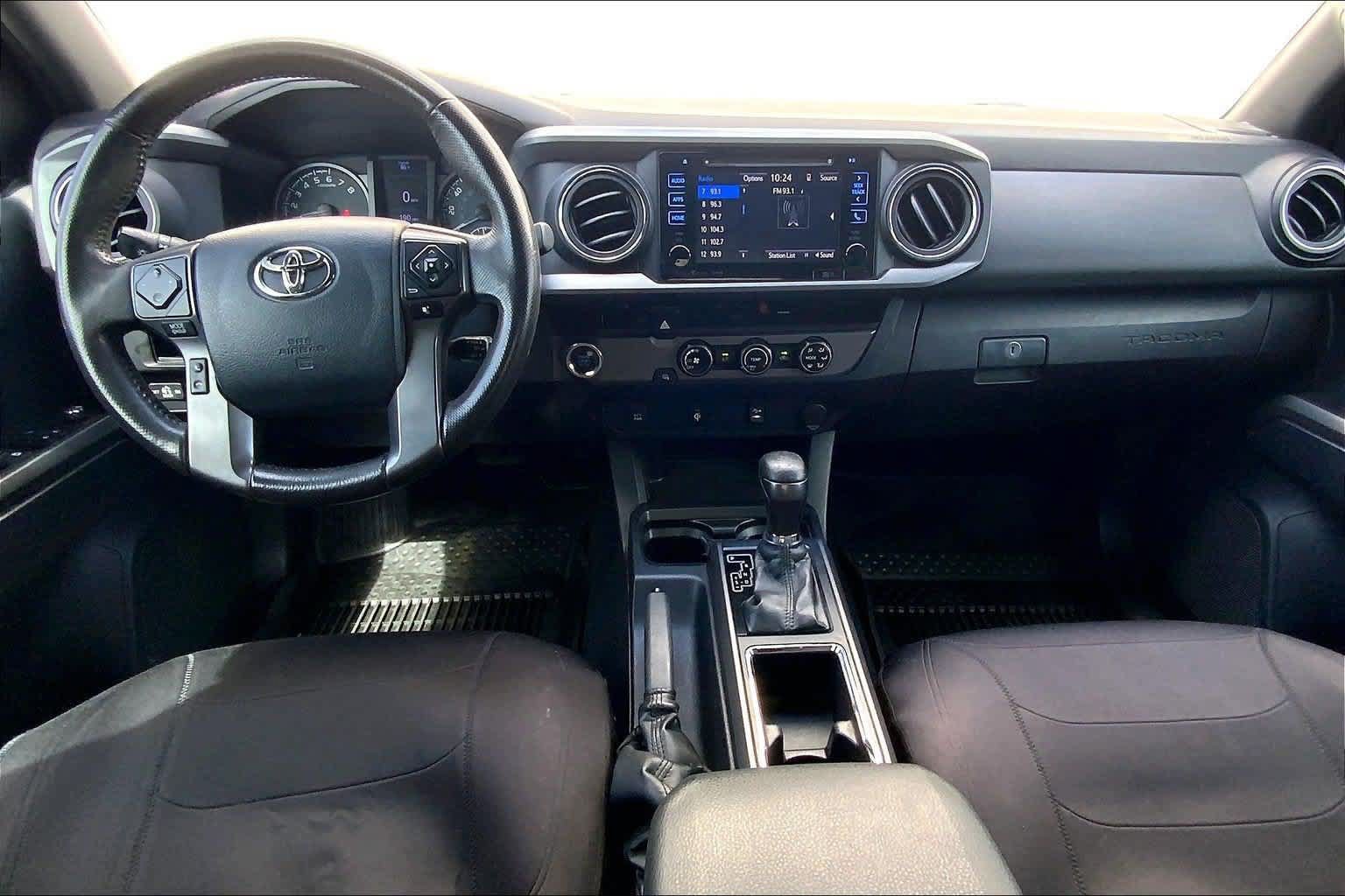 Used 2017 Toyota Tacoma 2WD Double Cab image 10