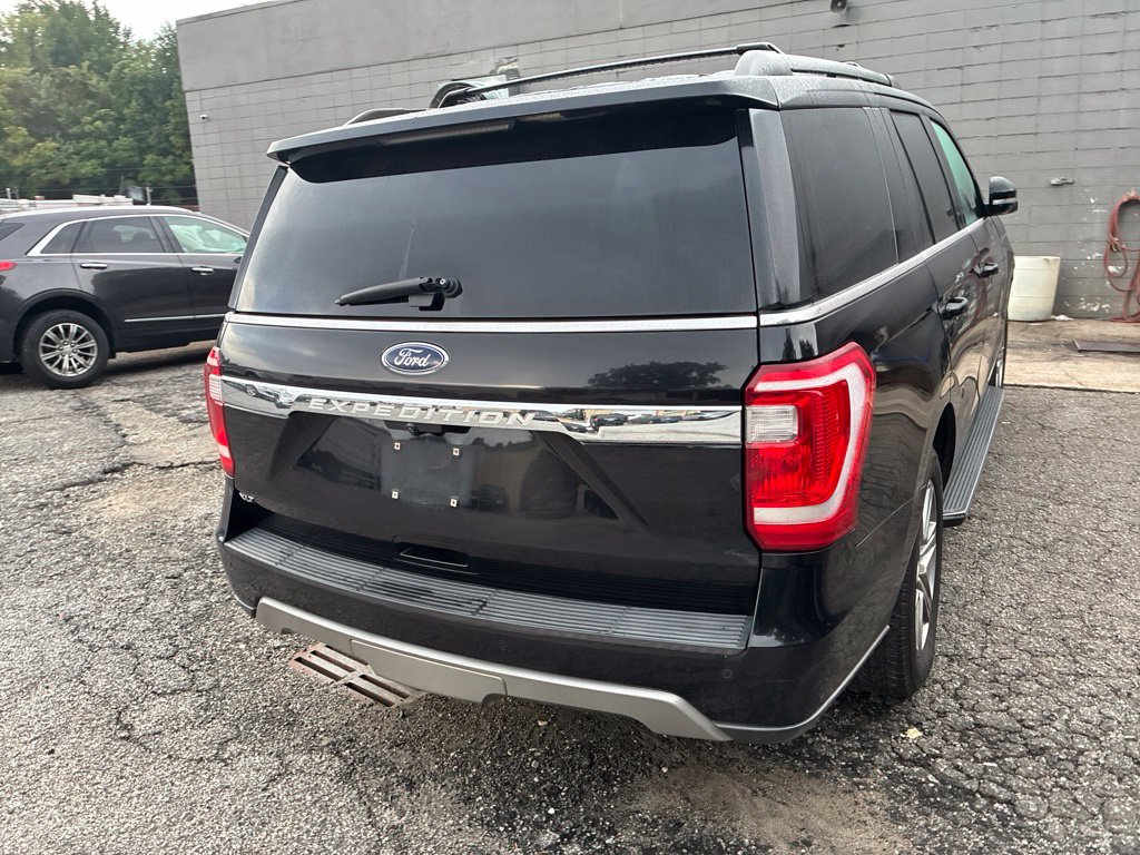 Used 2020 Ford Expedition XLT w/ Equipment Group 202A AWD/4WD image 14