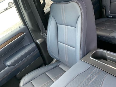 Used 2024 Chevrolet Silverado 1500 High Country w/ High Country Premium Package AWD/4WD image 19