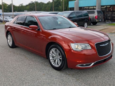 Used 2021 Chrysler 300 Touring L RWD image 9