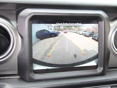 Used 2022 Jeep Wrangler Unlimited Sahara image 25