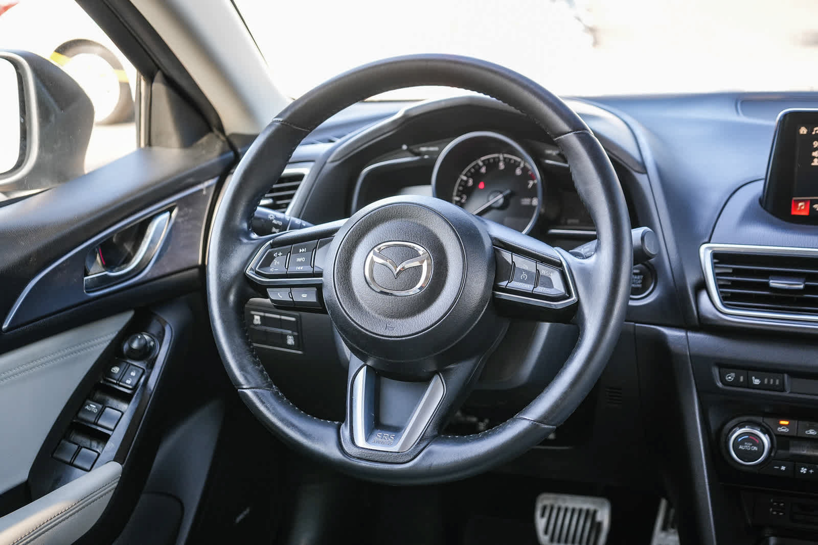 Used 2017 MAZDA MAZDA3 Grand Touring w/ Premium Equipment Package FWD image 18
