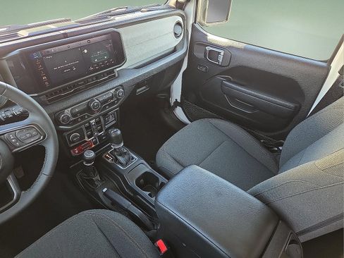 Used 2025 Jeep Wrangler Unlimited Sport AWD/4WD image 19