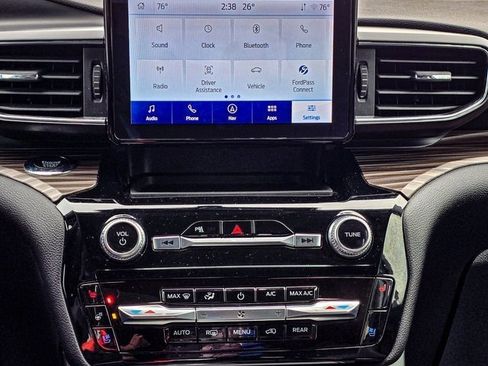 Used 2024 Ford Explorer Limited image 19