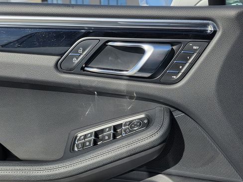 Used 2026 Porsche Macan AWD/4WD image 19