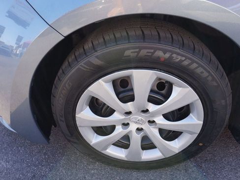 Used 2022 Toyota Corolla LE w/ Carpet Mat Package (TMS) FWD image 11