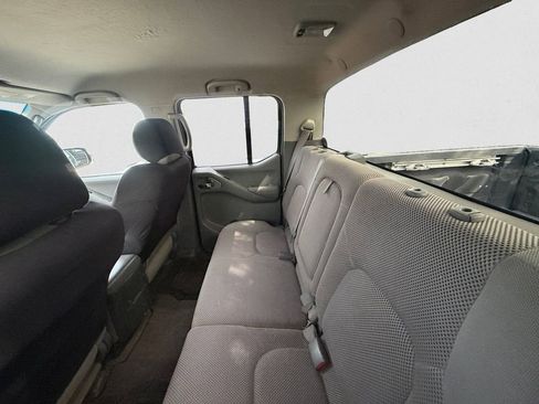 Used 2005 Nissan Frontier SE w/ (P01) Power Pkg AWD/4WD image 8