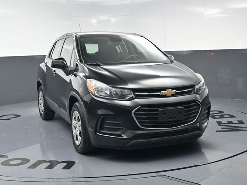 Used 2018 Chevrolet Trax LS image 3