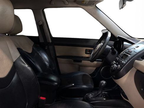 Used 2011 Kia Soul ! FWD image 11