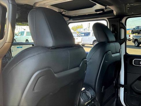 New 2025 Jeep Wrangler Unlimited Rubicon image 12