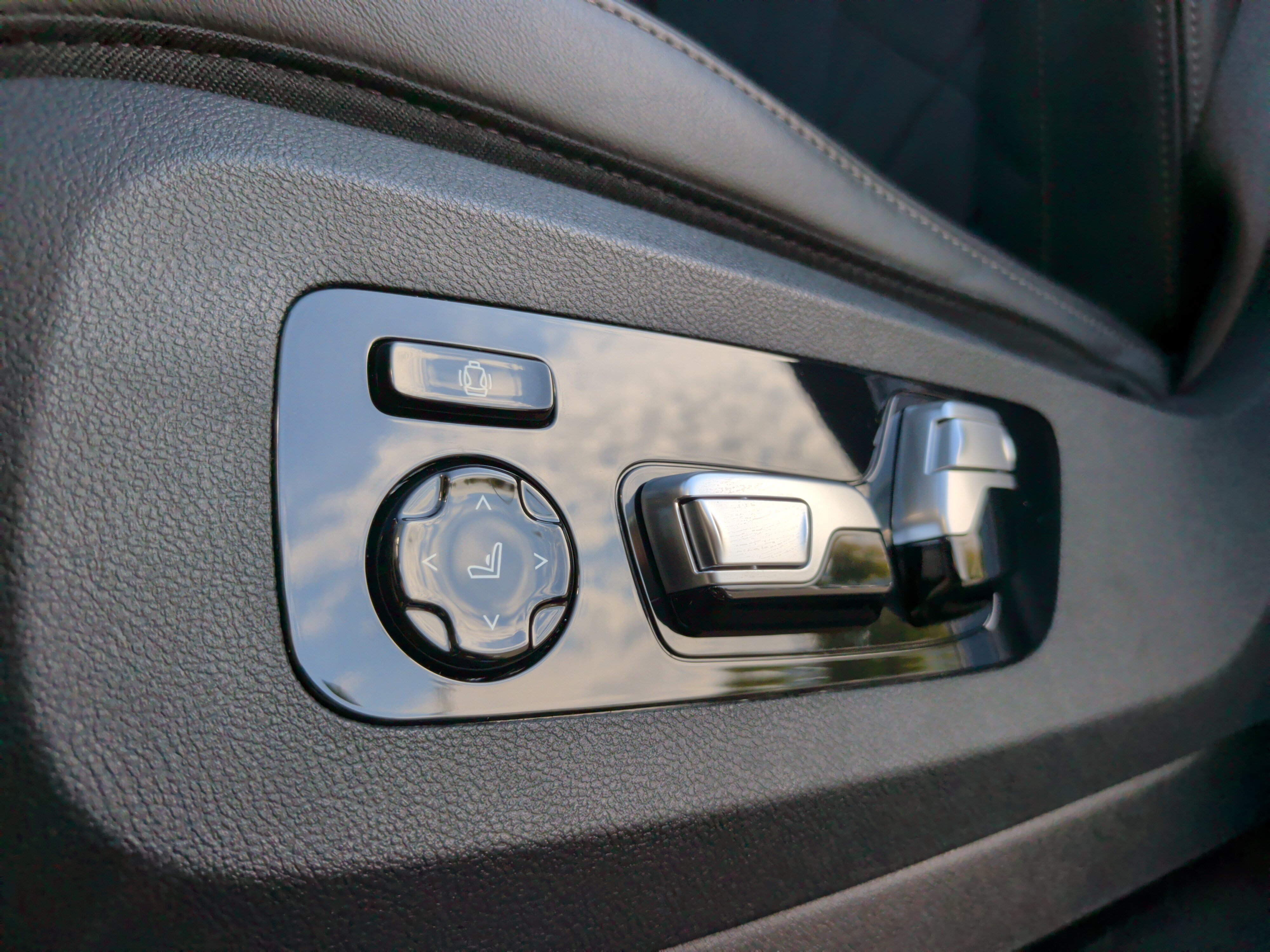 Used 2024 BMW X5 xDrive40i w/ Executive Package AWD/4WD image 26