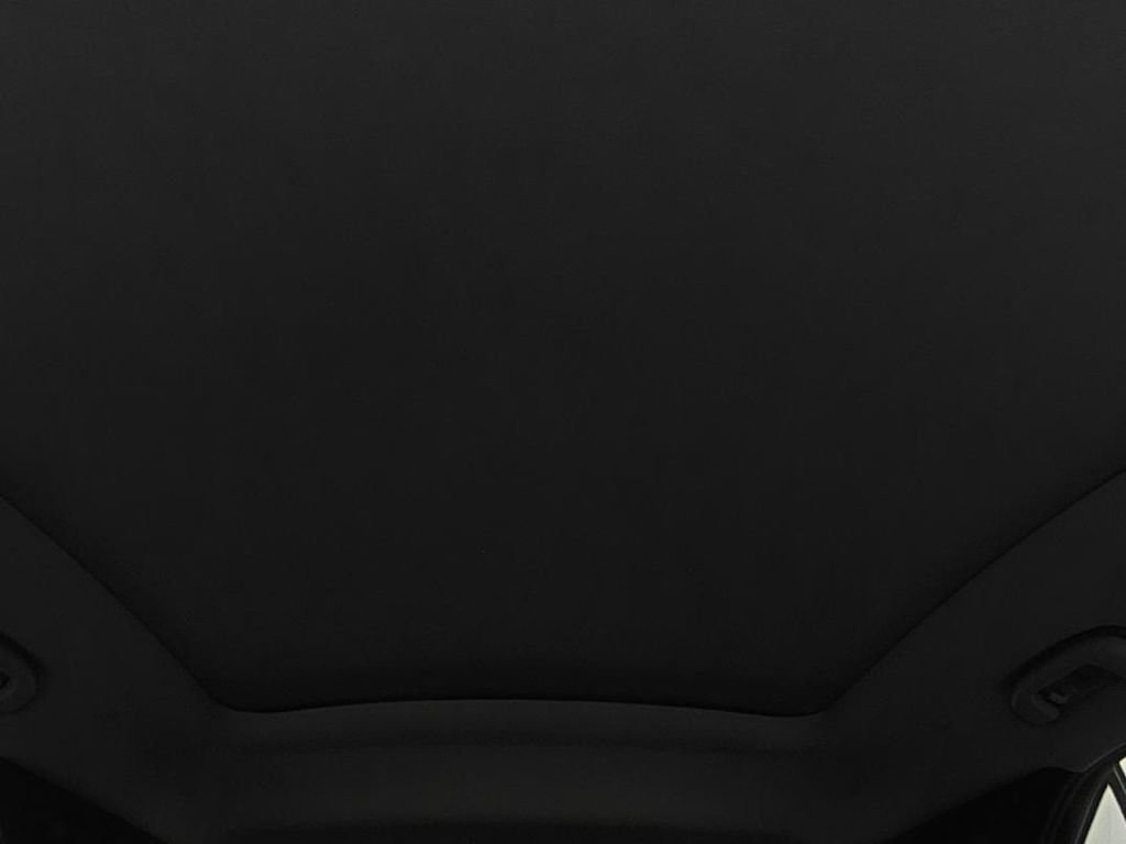 Used 2023 Chevrolet Equinox Premier FWD image 17