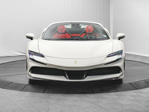 Used 2022 Ferrari SF90 Spider image 2