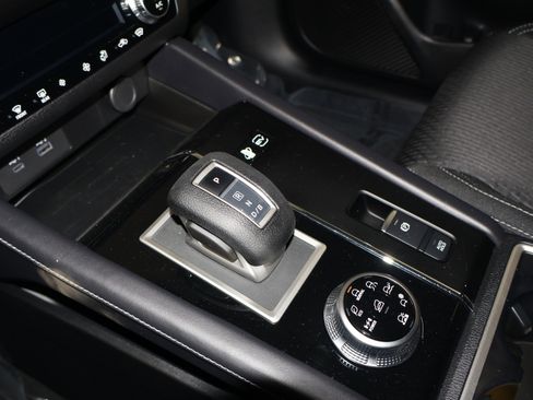 Used 2025 Mitsubishi Outlander ES image 29