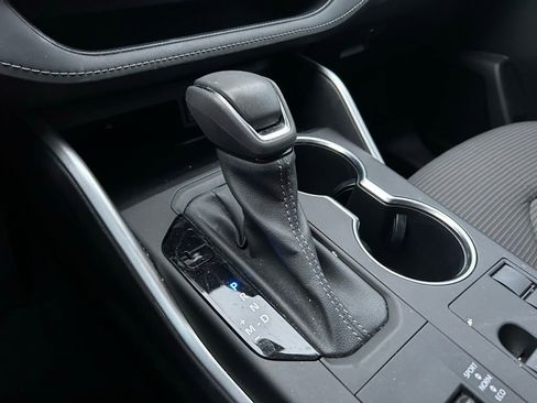 Used 2023 Toyota Highlander LE image 28