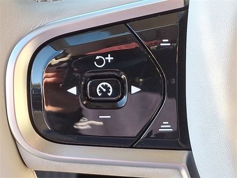 Used 2025 Volvo XC60 B5 Core image 21