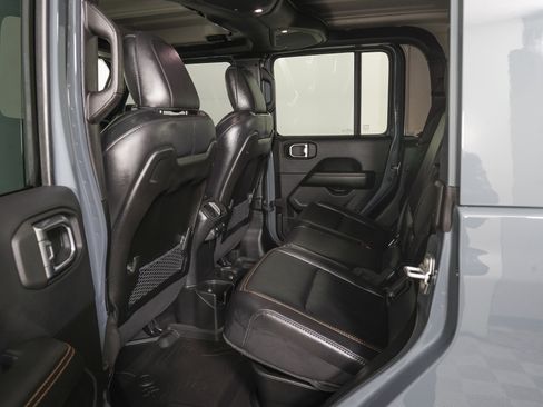 Used 2025 Jeep Gladiator Sport image 12