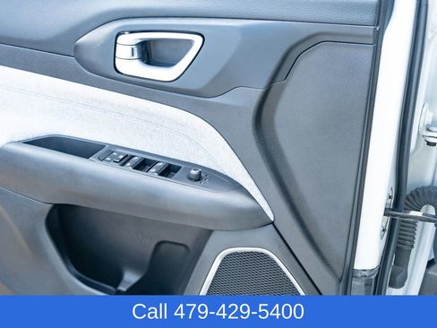 Used 2025 Jeep Compass Latitude AWD/4WD image 27