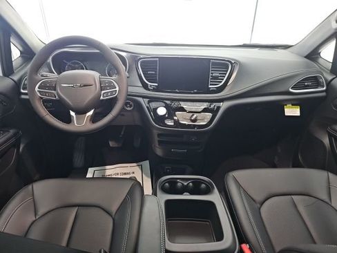 New 2026 Chrysler Pacifica Select image 36