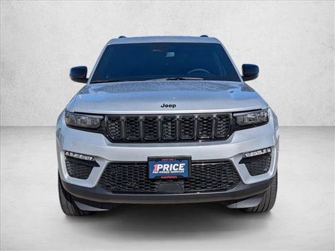 Used 2024 Jeep Grand Cherokee Limited w/ Black Appearance Package image 2