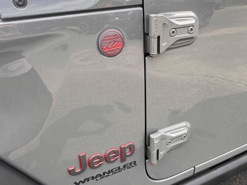 Used 2021 Jeep Wrangler Unlimited Rubicon w/ Cold Weather Group AWD/4WD image 12