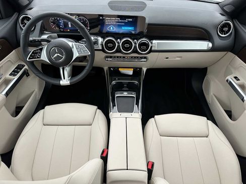 Used 2026 Mercedes-Benz GLB 250 4MATIC image 19