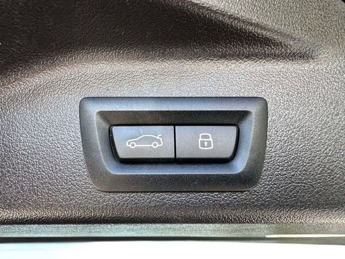 Used 2025 BMW X5 xDrive40i w/ M Sport Package AWD/4WD image 18