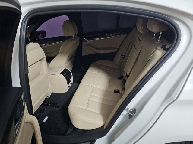 Used 2019 BMW 530i RWD image 13