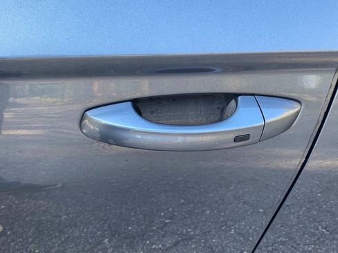 Used 2022 Volkswagen Taos SE w/ Panoramic Sunroof Package image 12