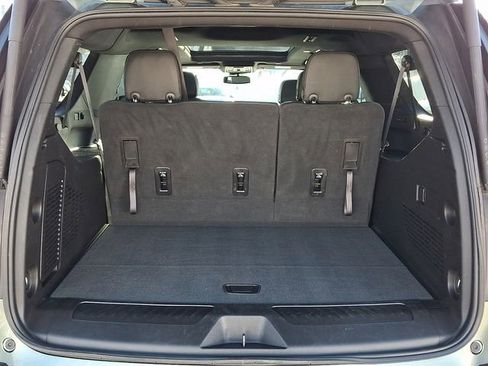 Used 2023 GMC Yukon XL SLT image 32