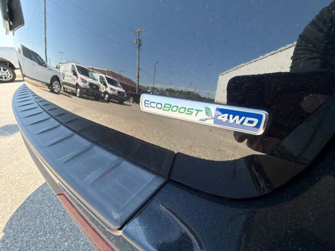 Used 2020 Ford Explorer XLT AWD/4WD image 28