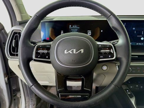 Used 2025 Kia Sorento S image 14