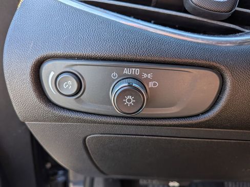 Used 2017 Chevrolet Malibu LT image 16