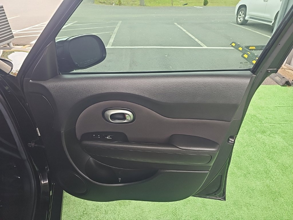 Used 2019 Kia Soul + FWD image 40