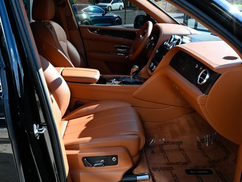 Used 2019 Bentley Bentayga AWD/4WD image 52