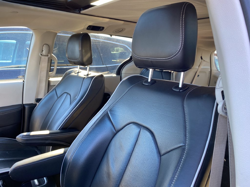 Certified 2024 Chrysler Pacifica Limited FWD image 42