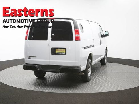 Used 2021 Chevrolet Express 3500 w/ Driver Convenience Package RWD image 35
