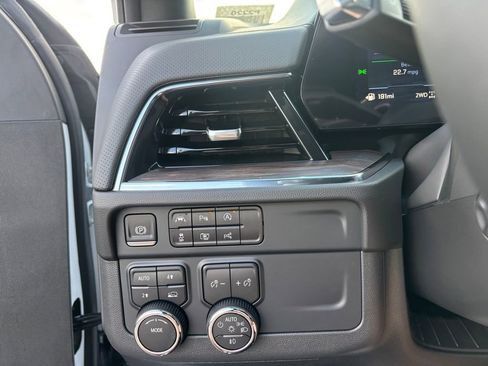 Used 2026 Chevrolet Suburban Premier AWD/4WD image 19