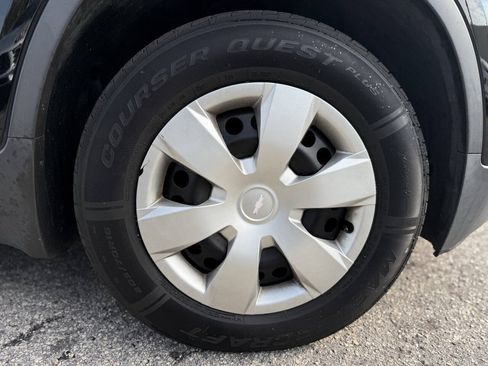 Used 2018 Chevrolet Trax LS w/ LPO, Cargo Package FWD image 27
