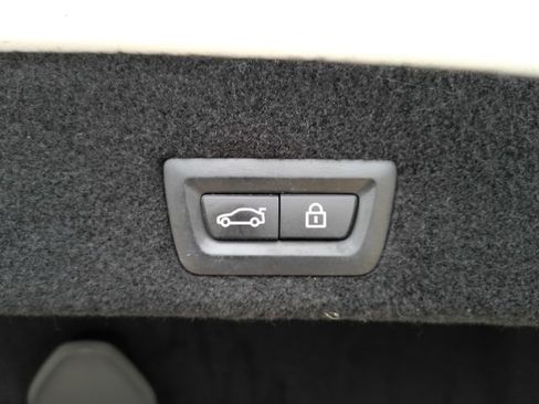 Used 2019 BMW 750i w/ Executive Package RWD image 30