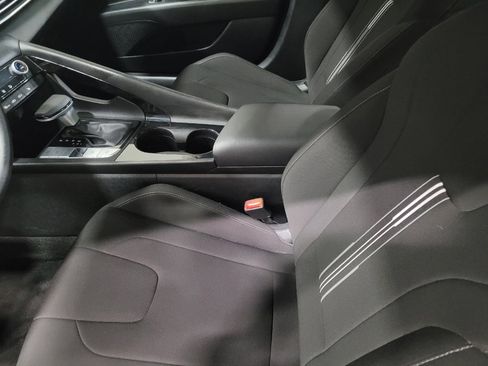 Used 2023 Hyundai Elantra Blue image 26