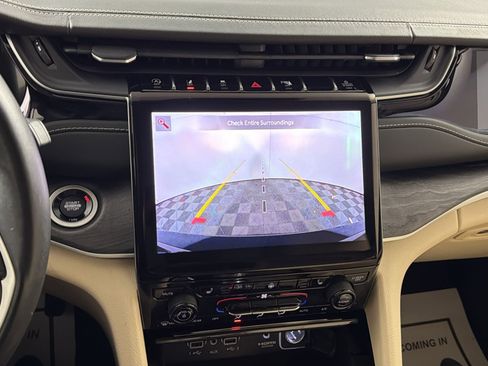 Used 2022 Jeep Grand Cherokee L Limited image 19