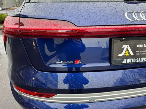 Used 2022 Audi e-tron S Premium Plus image 14