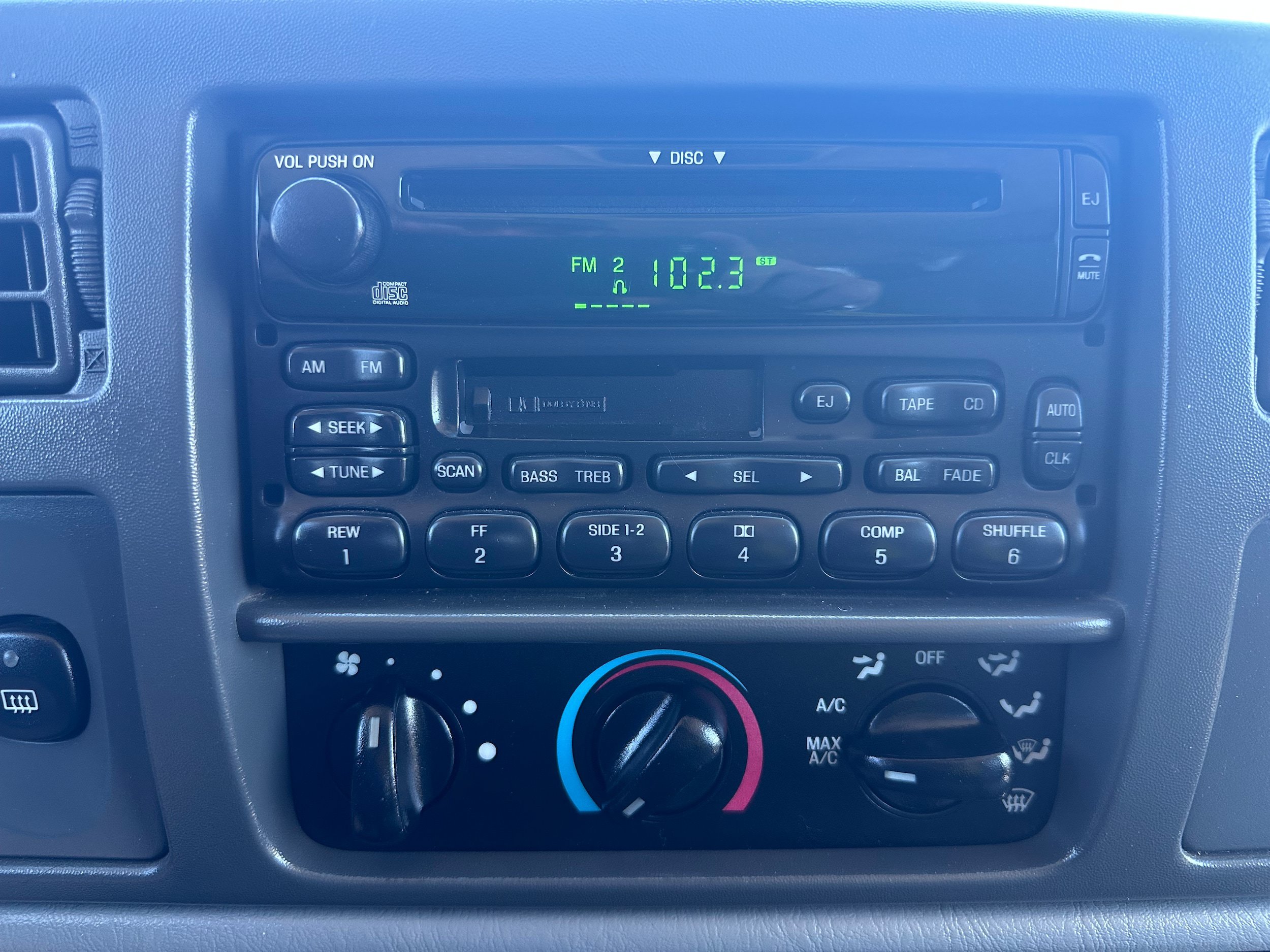 Used 2004 Ford Excursion XLT AWD/4WD image 15