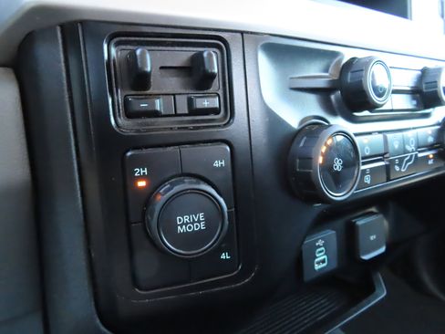 Used 2024 Ford F250 XLT image 23