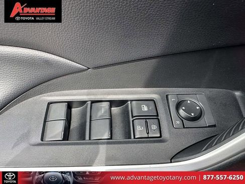 Used 2023 Toyota RAV4 LE AWD/4WD image 22